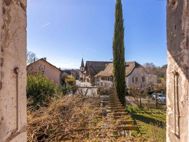 Haus zu renovieren mit Blick auf das Herz des Dorfes