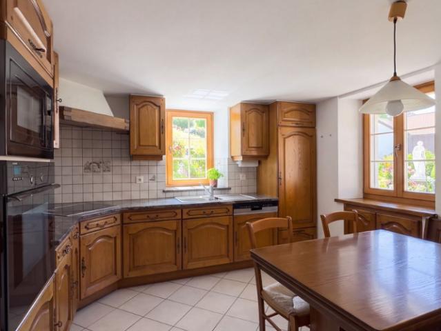 Haus zu verkaufen in Rovray 3 Wohnungen, ca. 300 m2 Wohnfläche