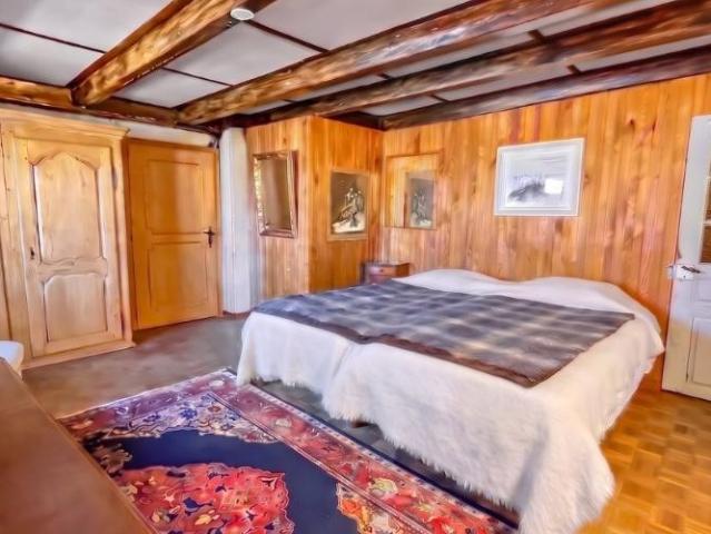 Haus zum Verkauf im Vallée de Joux mit 6.5 Zimmern 230 m², mit 2 Zimmer Wohnung und grossem Garten