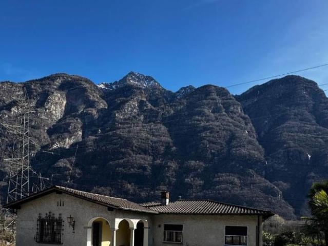 Haus zum Verkauf in der Gemeinde Iragna mit ca. 1570 m² Gartenfläche