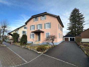 Haus zum Verkauf von 3 Wohnungen mit großem Grundstück in Courgenay