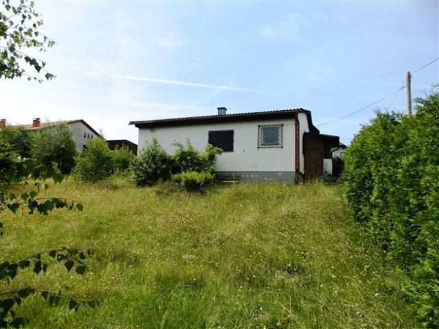 Haus zum Adaptieren mit großem Grund ca. 1.130m² Haus + Grund 1