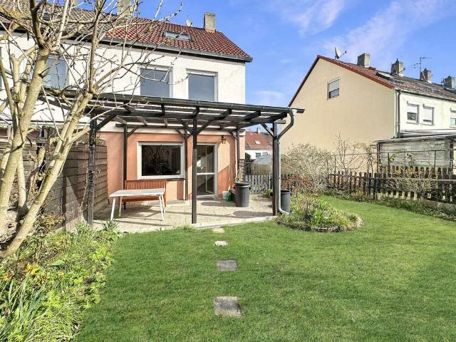 Haus zum Kaufen in Cadolzburg 379.000,00 EUR 102 m²