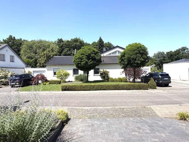 Haus zum Kaufen in Aachen 1.390.000,00 EUR 278 m²