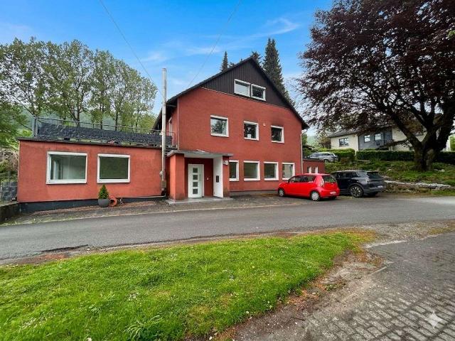 Haus zum Kaufen in Altenbeken 499.000,00 EUR 330 m²