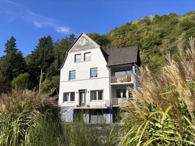 Haus zum Kaufen in Alf 499.000,00 EUR 294 m²