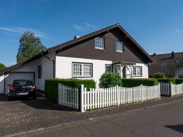 Haus zum Kaufen in Asbach 430.000,00 EUR 222 m²