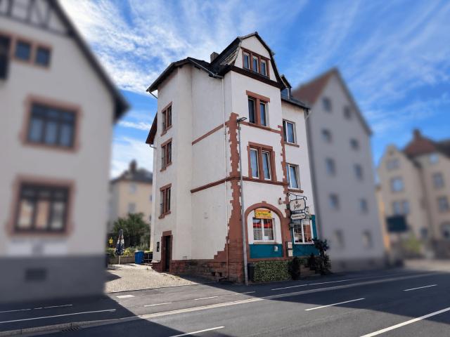 Haus zum Kaufen in Aschaffenburg 369.000,00 EUR 268 m²