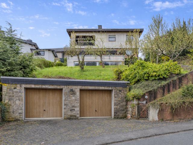 Haus zum Kaufen in Aßlar 499.000,00 EUR 300 m²