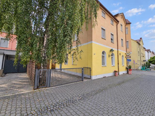 Haus zum Kaufen in Augsburg 1.220.000,00 EUR 432 m²