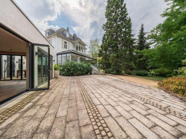 Haus zum Kaufen in Bodenheim 1.950.000,00 EUR 250 m²