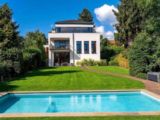 Haus zum Kaufen in Bonn 3.300.000,00 EUR 385 m²