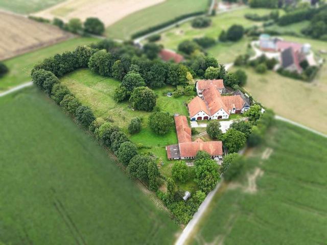 Haus zum Kaufen in Borgholzhausen 986.000,00 EUR 860.67 m²