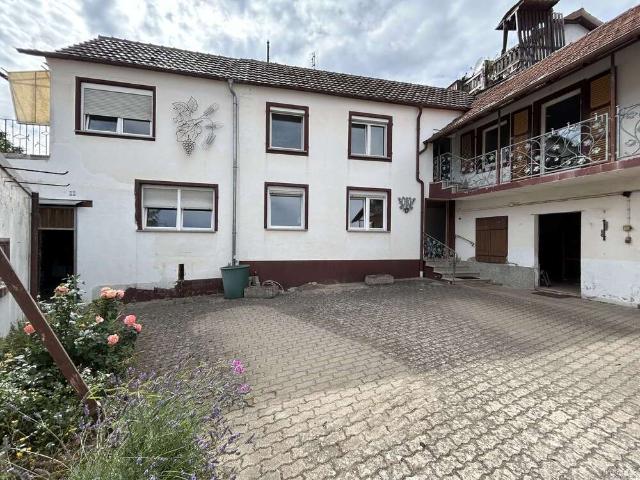 Haus zum Kaufen in Battenberg Pfalz 299.000,00 EUR 206.38 m²
