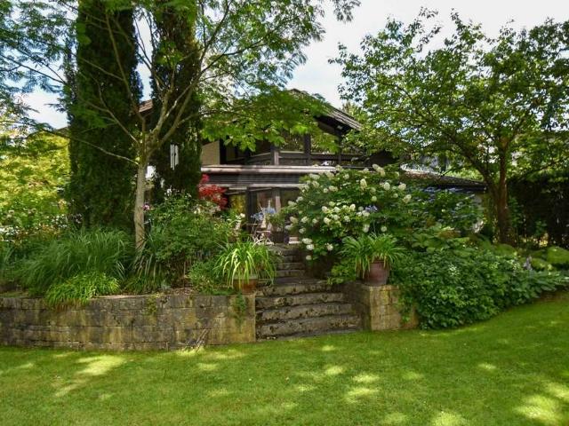 Haus zum Kaufen in Bad Homburg vor der Höhe Dornholzhausen 3.600.000,00 EUR 568 m²