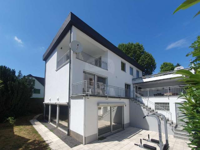 Haus zum Kaufen in Bad Homburg vor der Höhe 1.675.000,00 EUR 370 m²
