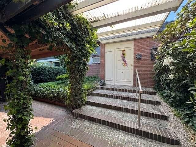 Haus zum Kaufen in Bad Zwischenahn 390.000,00 EUR 200 m²