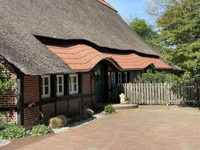 Haus zum Kaufen in Bad Zwischenahn 850.000,00 EUR 304.15 m²