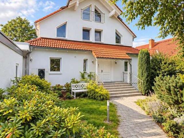 Haus zum Kaufen in Bannewitz 890.000,00 EUR 245 m²
