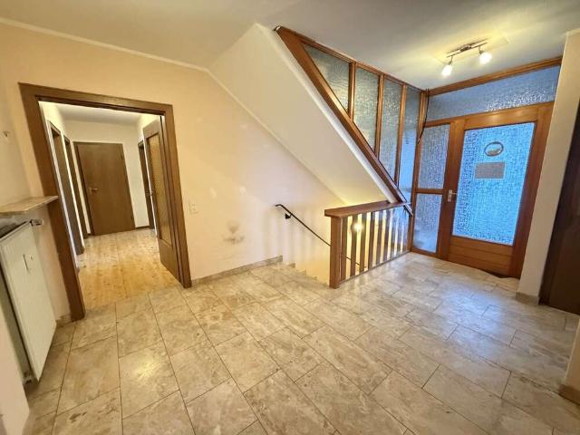Haus zum Kaufen in Beverungen 260.000,00 EUR 327 m²