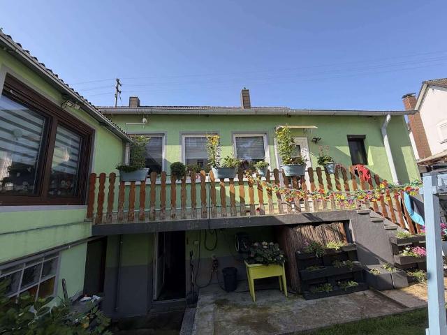 Haus zum Kaufen in Bexbach 285.000,00 EUR 250 m²