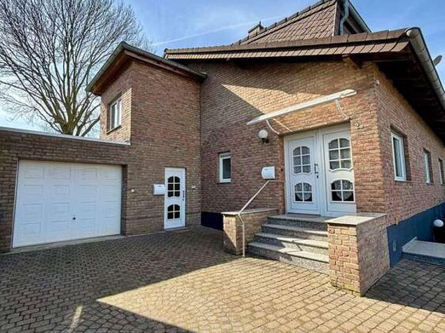Haus zum Kaufen in Bedburg Kirchherten 659.000,00 EUR 330 m²