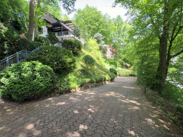 Haus zum Kaufen in Bergisch Gladbach 995.000,00 EUR 275 m²