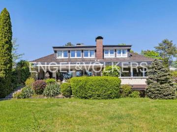 Haus zum Kaufen in Bergisch Gladbach Bensberg 1.045.000,00 EUR 261 m²