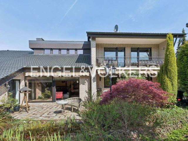 Haus zum Kaufen in Bergisch Gladbach Schildgen 1.190.000,00 EUR 258 m²