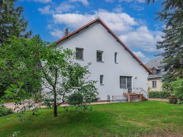 Haus zum Kaufen in Berlin 1.490.000,00 EUR 296.46 m²
