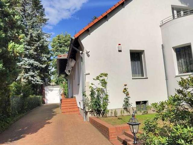 Haus zum Kaufen in Berlin 1.490.000,00 EUR 296.46 m²