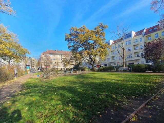 Haus zum Kaufen in Berlin 1.500.000,00 EUR 857.9 m²