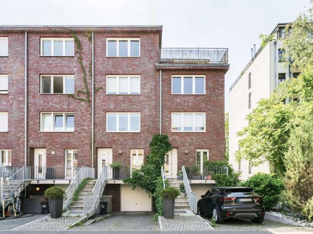 Haus zum Kaufen in Berlin 1.800.000,00 EUR 195 m²