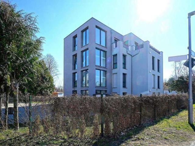 Haus zum Kaufen in Berlin 2.495.000,00 EUR 590.15 m²