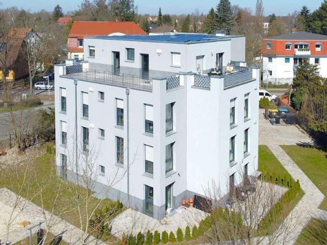 Haus zum Kaufen in Berlin 2.495.000,00 EUR 590.15 m²