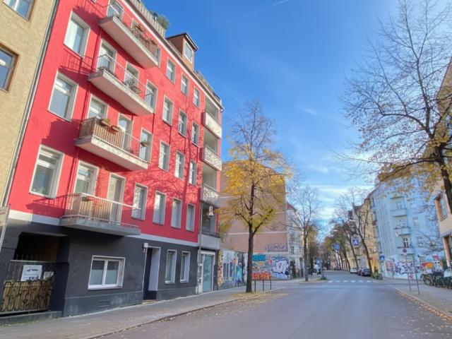 Haus zum Kaufen in Berlin 2.900.000,00 EUR 910 m²