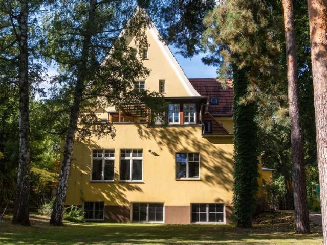 Haus zum Kaufen in Berlin 3.500.000,00 EUR 615.74 m²