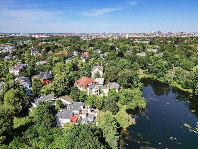 Haus zum Kaufen in Berlin 4.200.000,00 EUR 900 m²