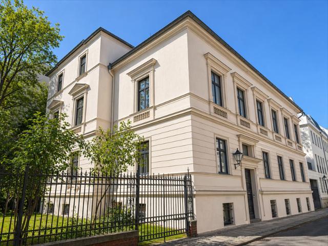 Haus zum Kaufen in Berlin 4.675.000,00 EUR 670.1 m²