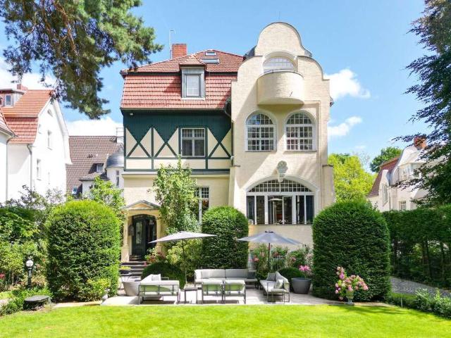 Haus zum Kaufen in Berlin 5.200.000,00 EUR 514.33 m²