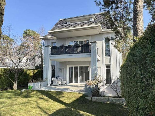 Haus zum Kaufen in Berlin 5.900.000,00 EUR 627.17 m²
