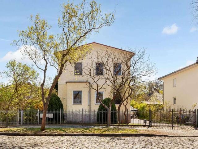 Haus zum Kaufen in Berlin 719.000,00 EUR 196 m²
