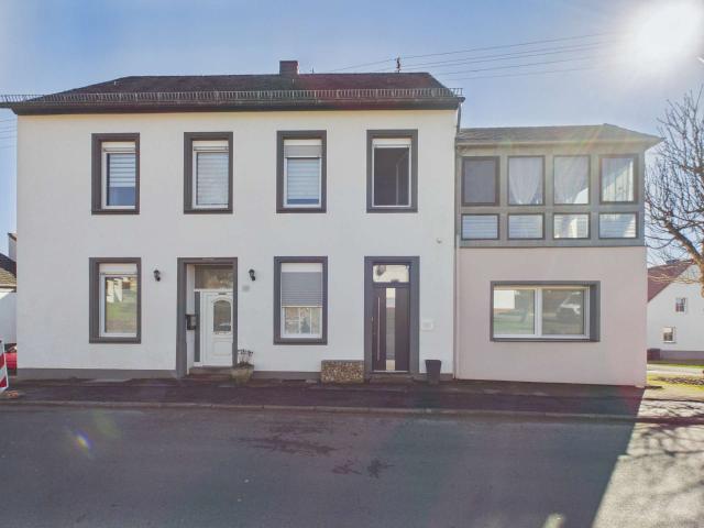 Haus zum Kaufen in Berndorf 299.000,00 EUR 250.41 m²