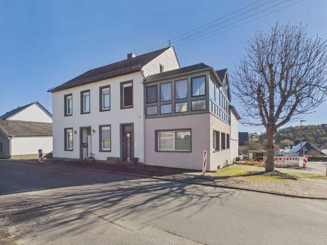 Haus zum Kaufen in Berndorf 375.000,00 EUR 250.41 m²