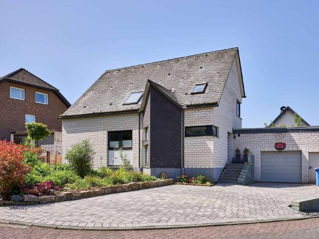 Haus zum Kaufen in Bestwig 285.000,00 EUR 172 m²