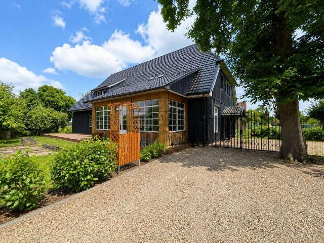 Haus zum Kaufen in Binnen 420.000,00 EUR 380.01 m²
