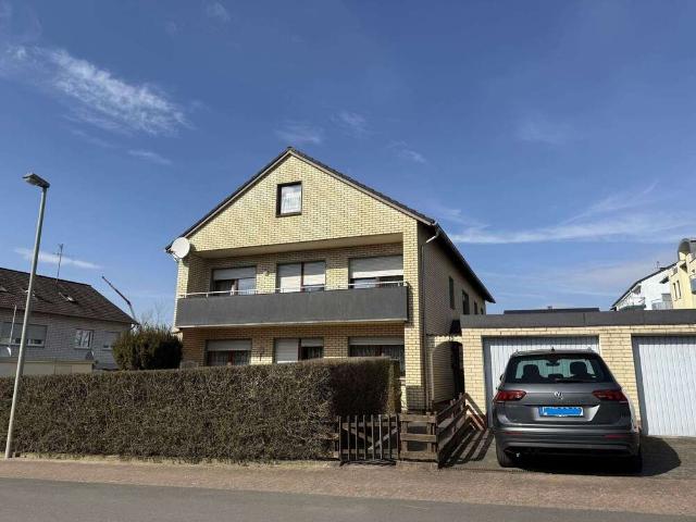 Haus zum Kaufen in Brakel 350.000,00 EUR 240 m²