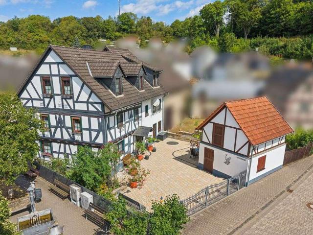Haus zum Kaufen in Braunfels 267.000,00 EUR 265 m²