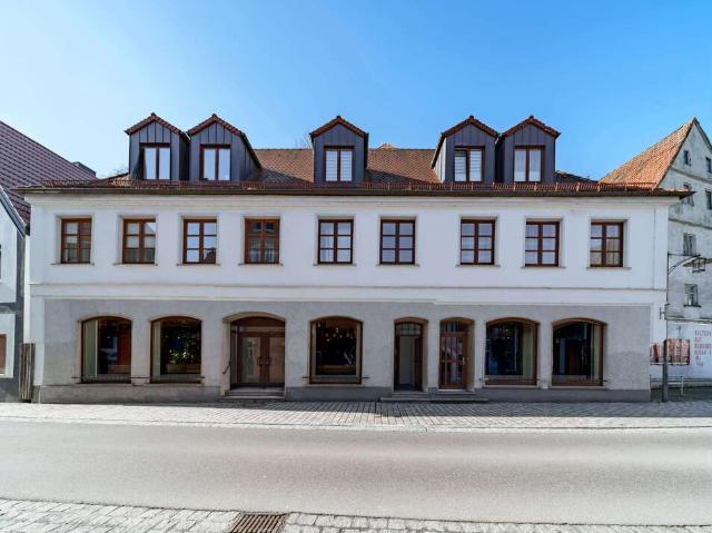 Haus zum Kaufen in Burgau 1.190.000,00 EUR 468 m²