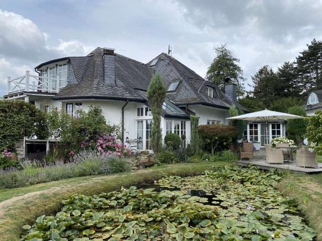 Haus zum Kaufen in Burscheid 1.535.000,00 EUR 350 m²